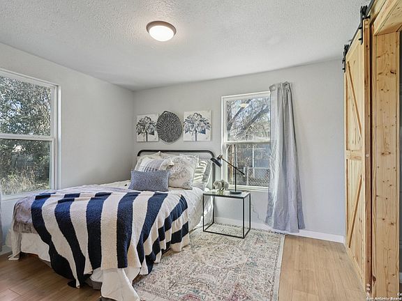 3rd image of 404 Harper