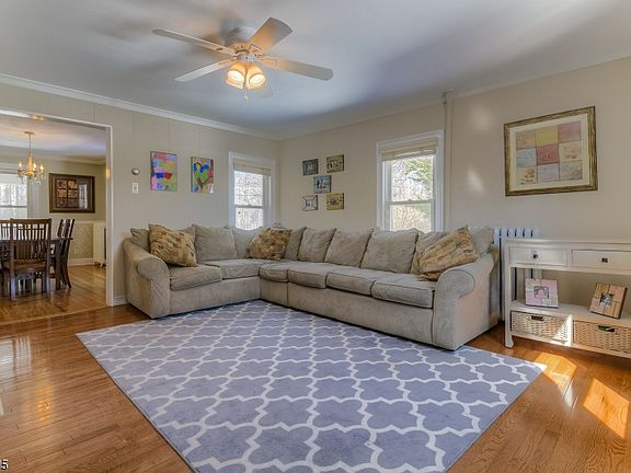 3rd image of 154 N Livingston Ave