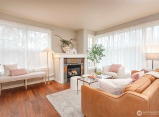 2901 NE Blakeley St APT 305, Seattle, WA 98105