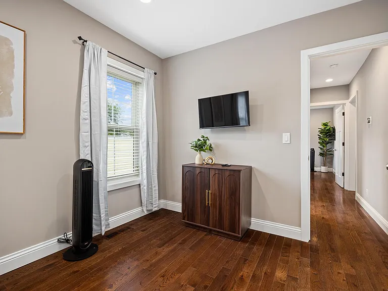 4805 N Columbus Ave — Photo 35