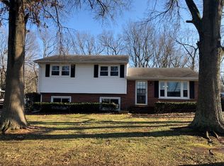 121 Bourbon Hills Dr, Paris, KY 40361
