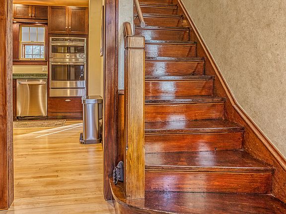 4th image of 729 W Park Ln