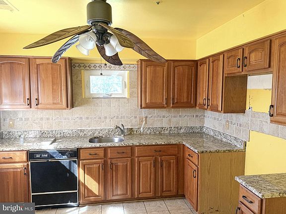 3rd image of 8725 Grasmere Ct