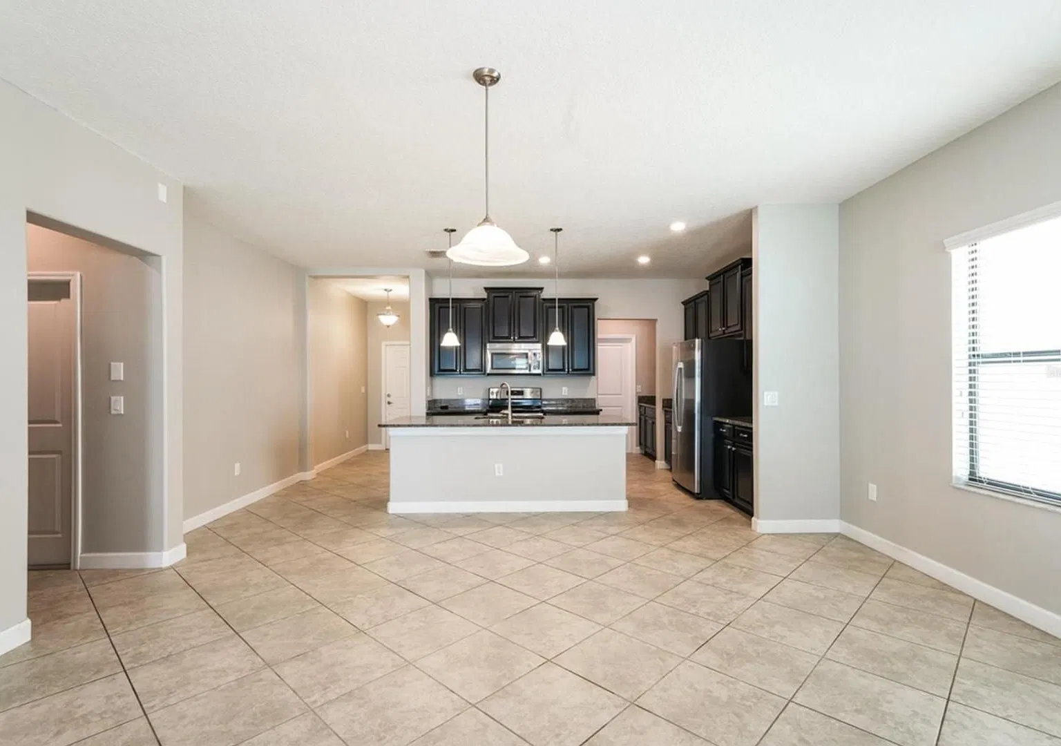 Beautiful 4 Bedroom - Amazing Floorplan! — Photo 4