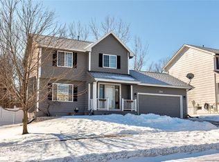 7114 N Valley Dr, Urbandale, IA 50322