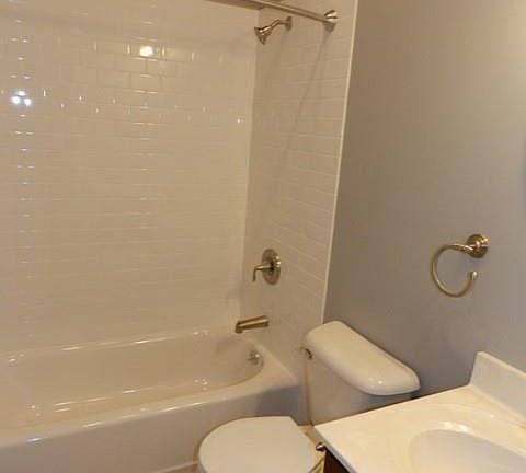 4th image of 317 S Clinton St #4A