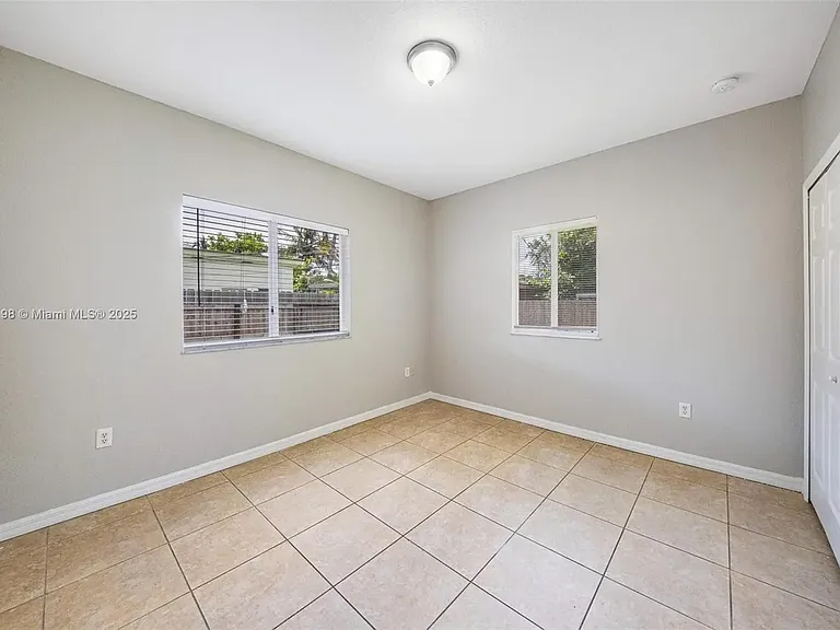 6124 SW 39th St — Photo 26