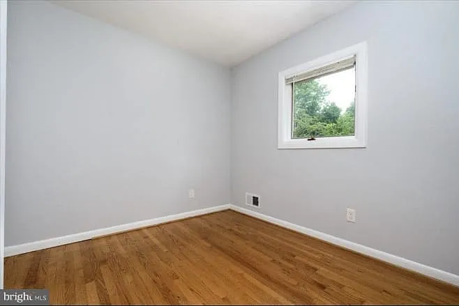 5 bed, 2045 sqft, $3,489 — Photo 3