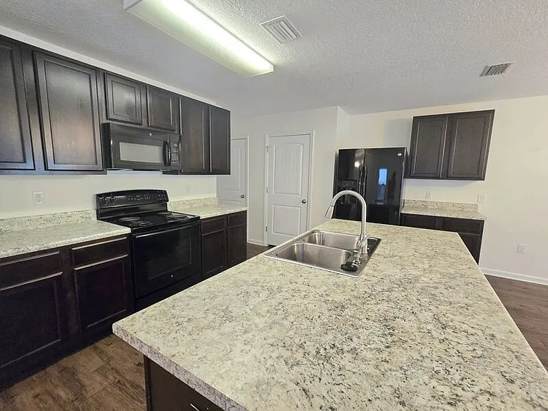 5860 Magnolia Bend Blvd — Photo 4
