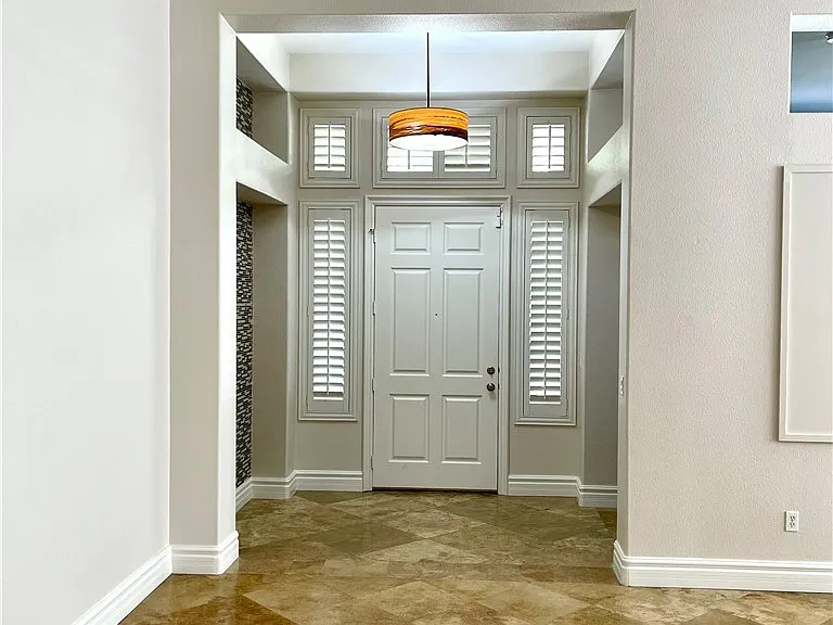 385 Apple River Ct — Photo 4