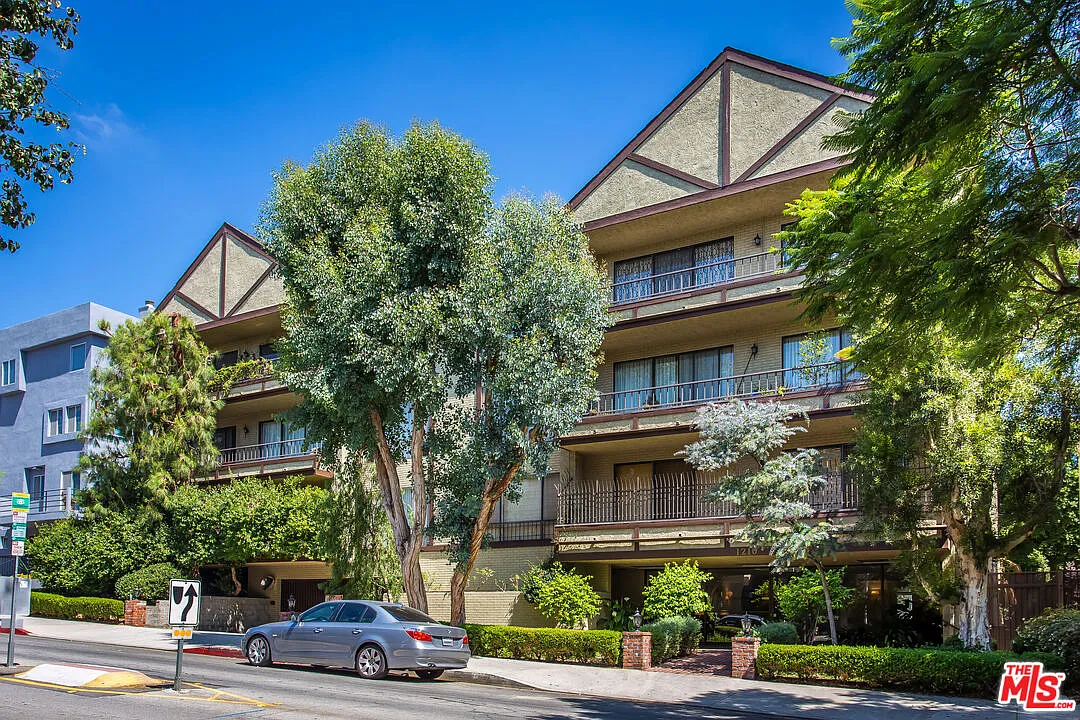 Building Photo - 1210 N Kings Rd #203