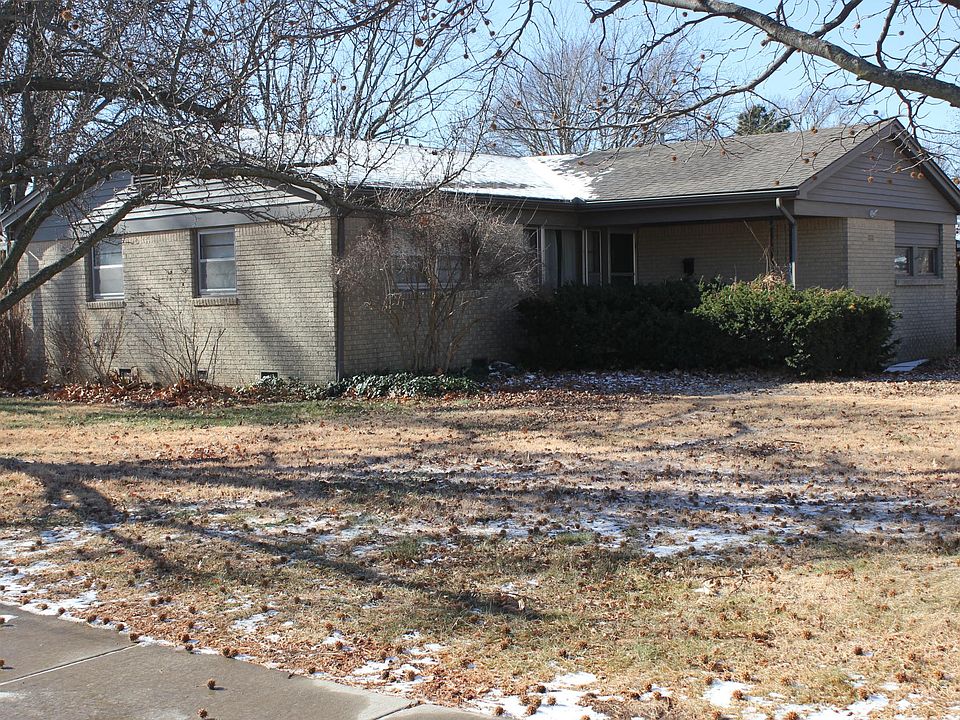 2nd image of 203 W Collier Ave