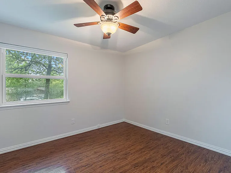 920 Acorn Oaks Dr — Photo 12