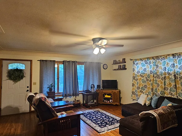 420 S Front St — Photo 6
