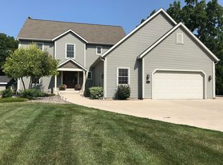 429 Prospect Ave, Pewaukee, WI 53072