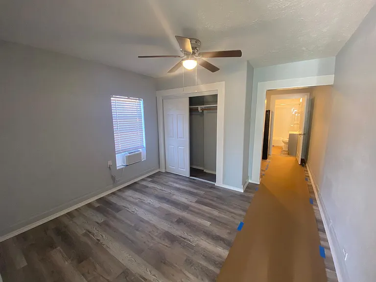 208 E Sterling St — Photo 4
