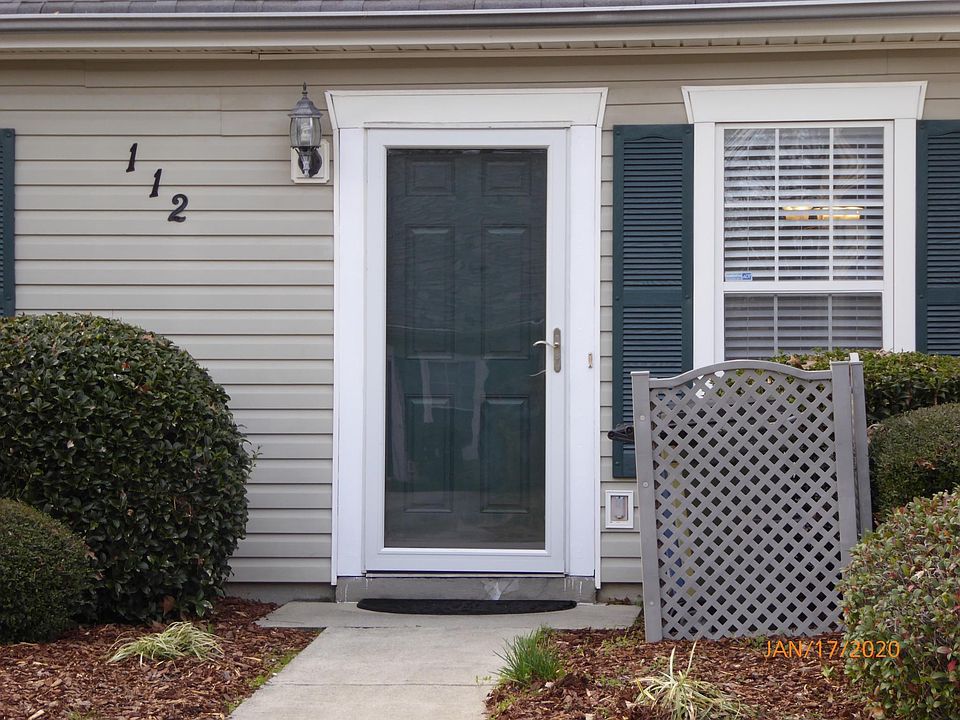 Front w/storm door