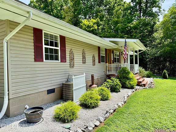 3rd image of 531 Winona Rd