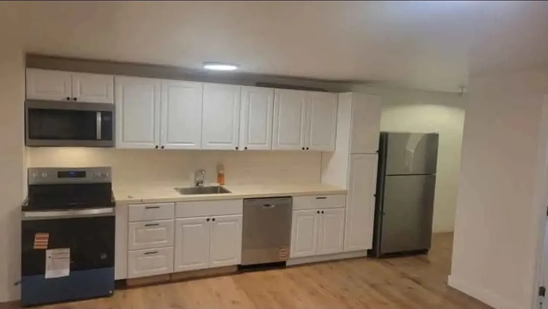 2 bed, 1.5 bath, 898 sqft, $2,500 — Photo 3