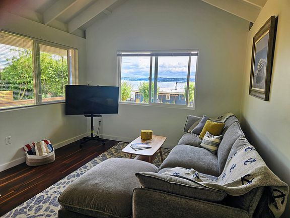 Furnished living room with view