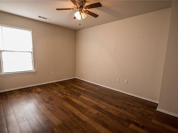 5th image of 3301 SW Deerfield Blvd