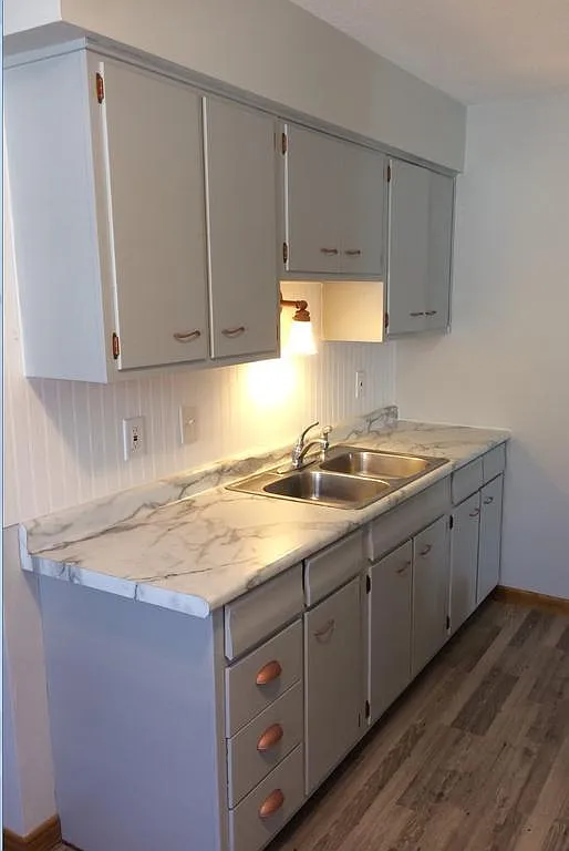 4 bed, 1400 sqft, $2,550 — Photo 2