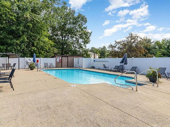4th image of 2212 Bayview Dr