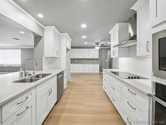 3rd image of 1863 E 57th Pl
