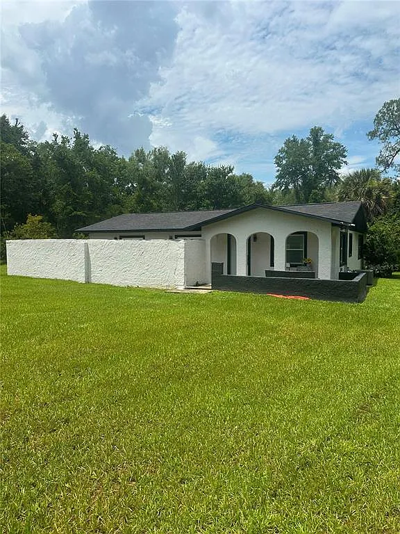 3 bed, 2.0 bath, 1488 sqft, $2,300 — Photo 1