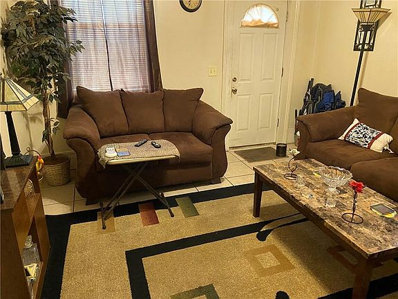 4th image of 2200-02 Annette St
