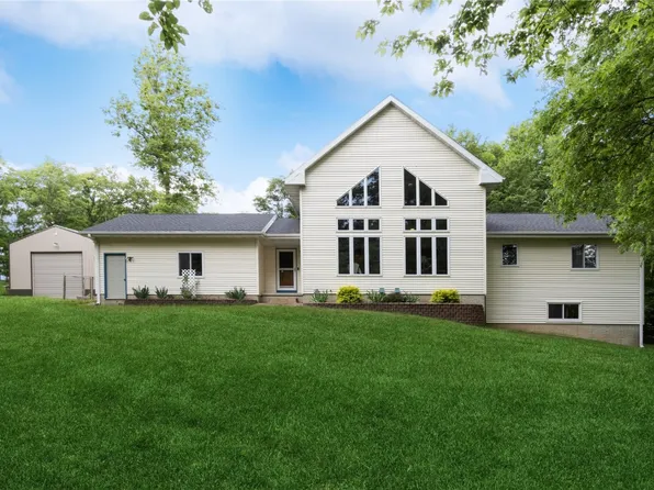 3341 54th Street Trl, Center Point, IA 52213
