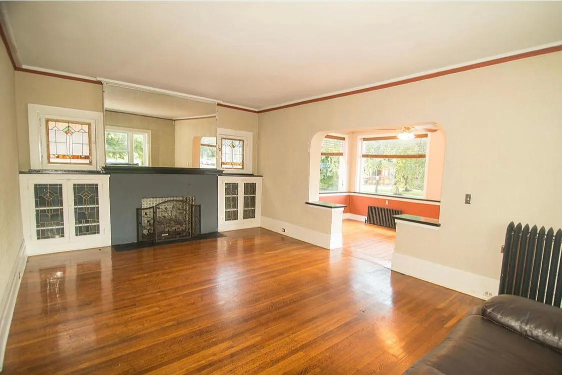 Building Photo - 527 Richmond Ave #1