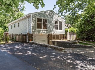 1013 Half Day Rd, Highland Park, IL 60035