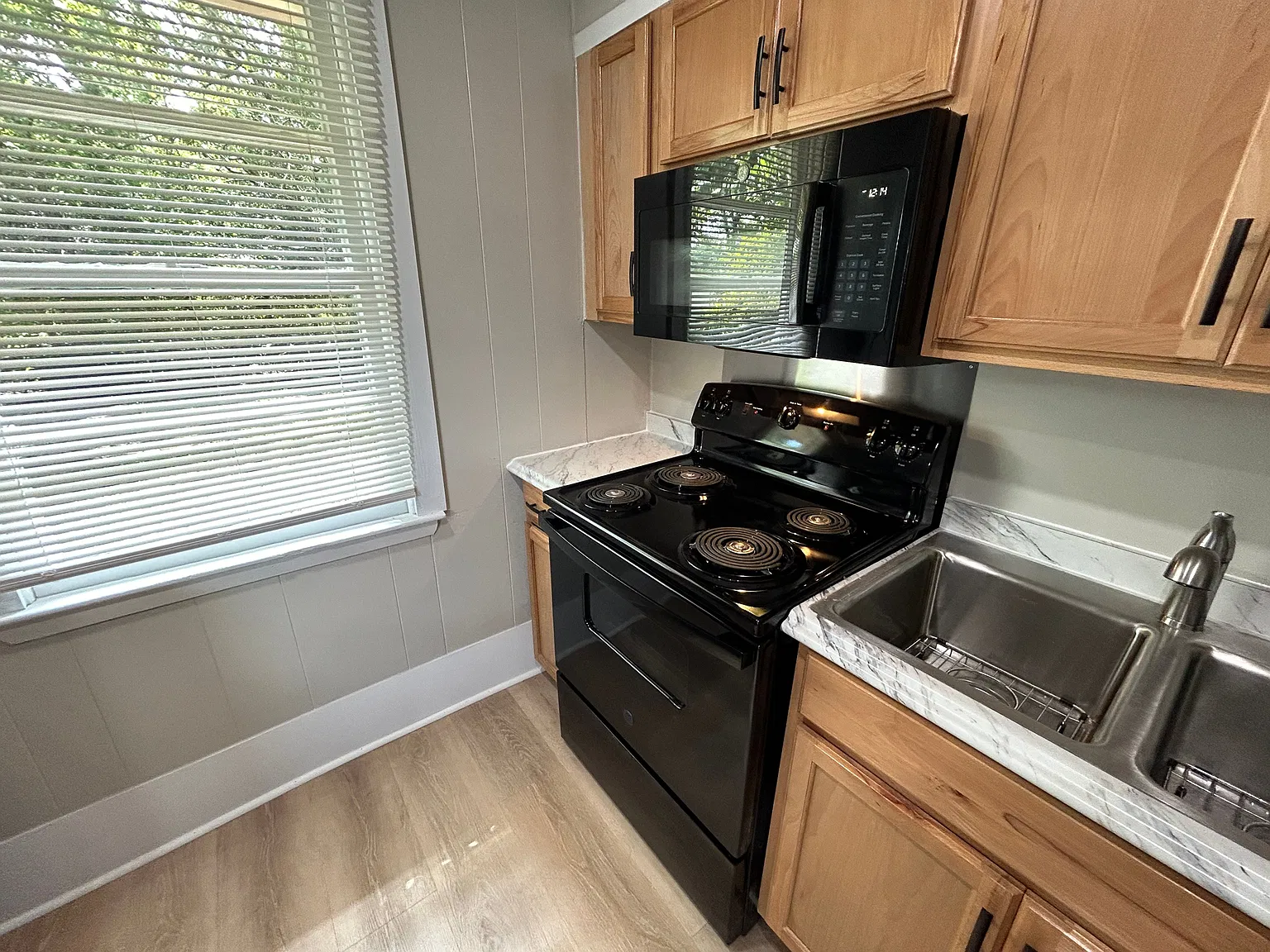 2 bed, 1.0 bath, 672 sqft, $1,125 — Photo 2