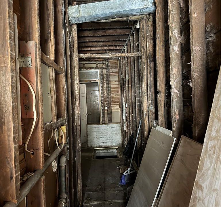 2nd image of 246 Harrison Avenue