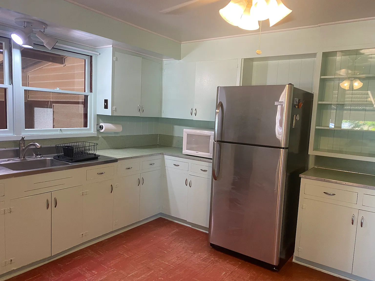 3 bed, 1200 sqft, $3,500 — Photo 2