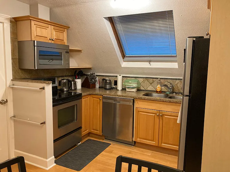 1550 Comox St — Photo 29