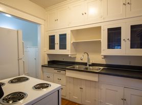 Charming Sunnyside 1-Bed Between Stark + Belmont!, 1 br / 1.0 ba, $1475