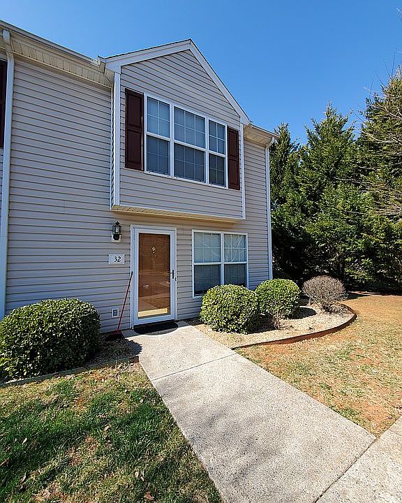 1st image of 32 Honeysuckle Ct