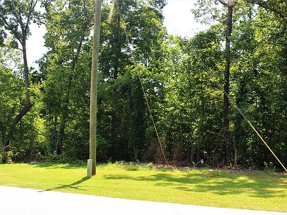 3rd image of 607 Chickasaw Dr