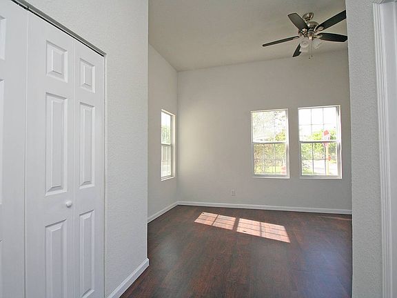3rd image of 1045 W Rosewood Ave