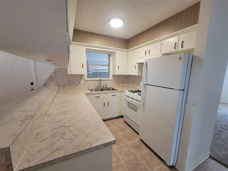 5806 Nassau Dr #B — Photo 14