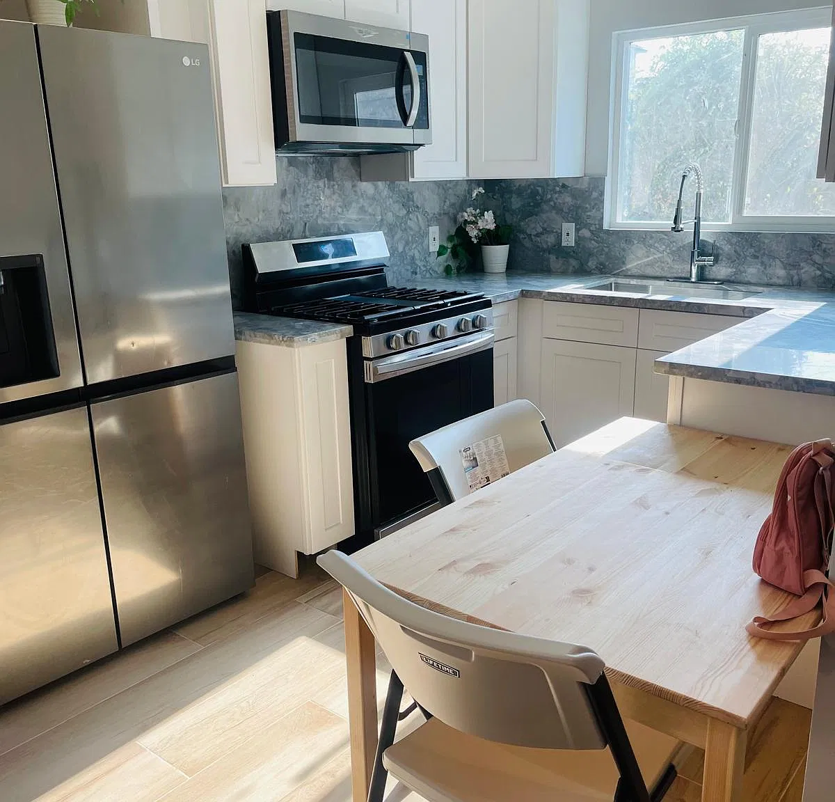 11 bed, 2200 sqft, $850 — Photo 3