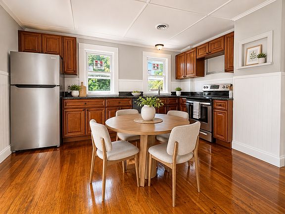 5th image of 218 Standish Ave #2