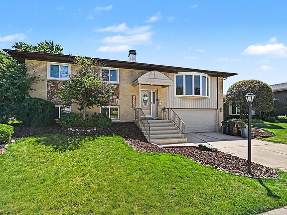 2nd image of 15329 Maple Dr