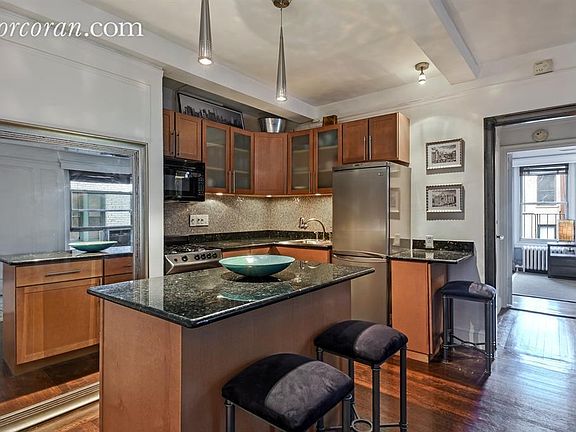 2nd image of 325 W 45th St APT 515
