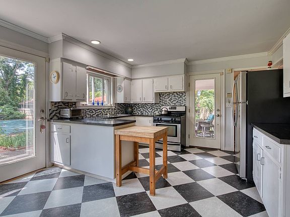 3rd image of 15 Woodfield Ave