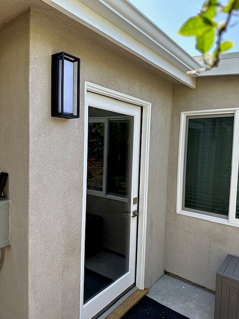 1st image of 2573-2573 S Bundy Dr