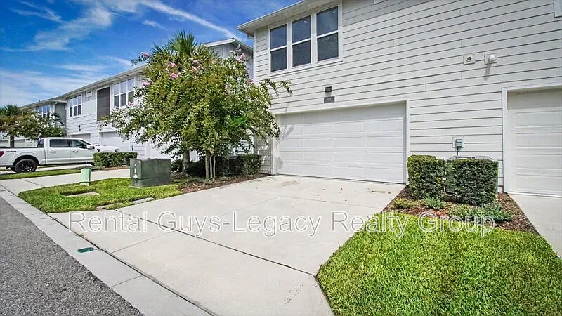 3 bed, 2.5 bath, 1848 sqft, $3,150 — Photo 3