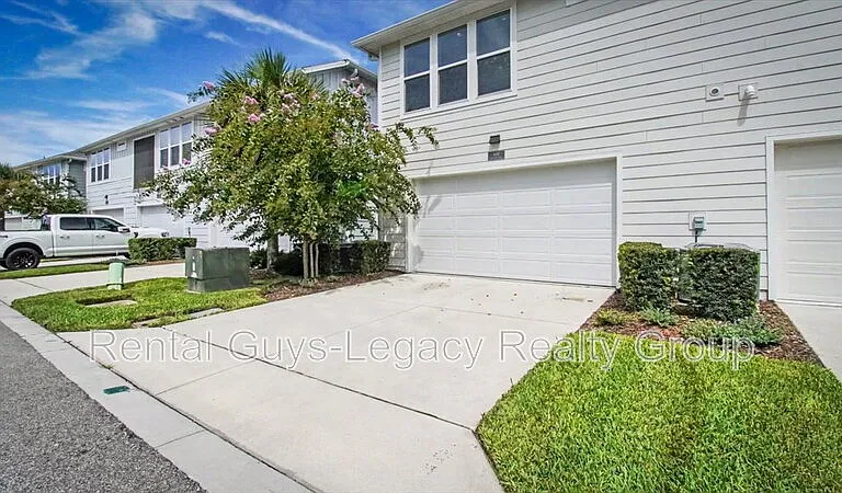 409 Crestview Dr — Photo 3